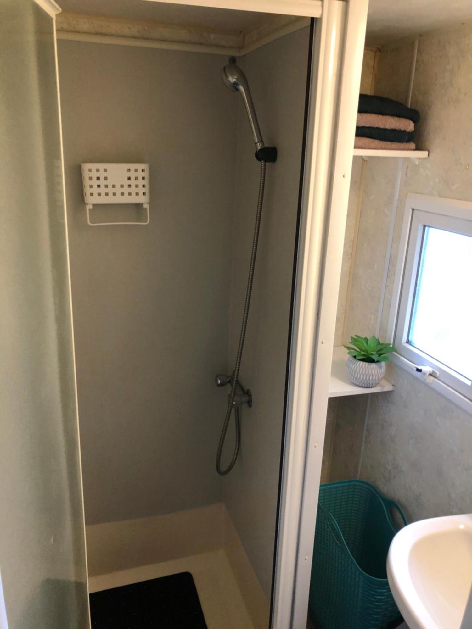 Mobilhome A Frejus A 15 Minute De La Mer Sur Terrain Independant Exterior photo